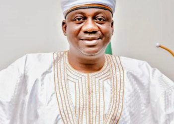 Over 300 PDP members decamps to APC at Tudunwada North Minna.