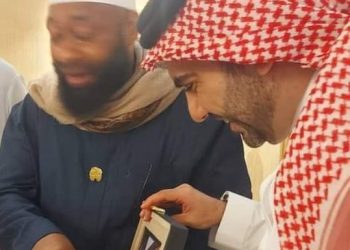 A Presentation of key to the Ka’aba from the Imam of the Grand Mosque to Gov. Bago of Niger State.