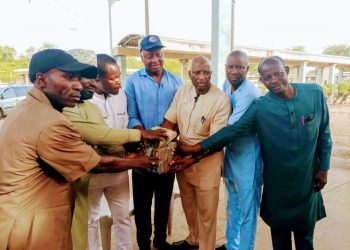 Federal law maker donates ₦1.8m to Six NLO clubs in Niger. 