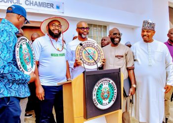 Governor Umar Bago unveils new seal for Niger state. 