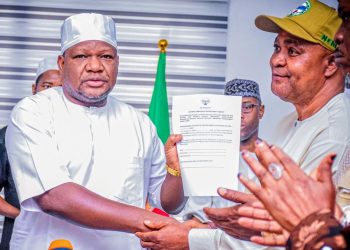 Niger takes delivery of 68,087 liters of liquid gel fertilizer from NEMA.