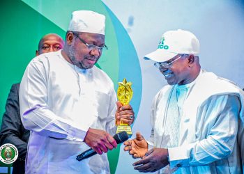 Farmer Gov. Bago honored as ‘Digital Governor of the Year’ at GOVTECH 2024 for Advancing Digital Literacy
