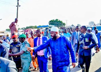 Governor Umar Bago instructs vehicle owners to avoid Parking on the road.