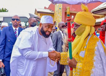 Governor Umaru Bago congratulates Emir of Kagara, Ahmad Garba Gunna as he turns 50
