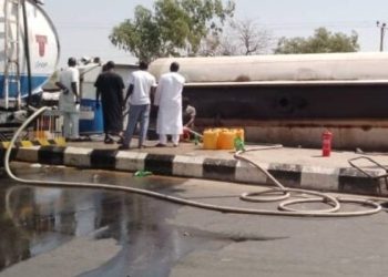 Youths Scoop Fuel from Another Faulty Tanker in Taraba State
