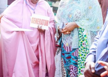 Nigeria First Lady Empowers 500 Women in Niger state