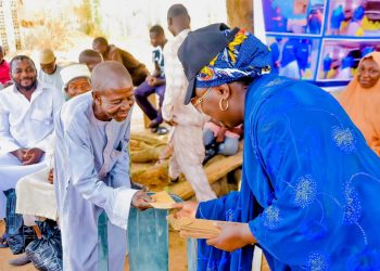 Ramadan: SAF-SHE ENTERPRISE Distributes Food and Cash to the Less Privileged