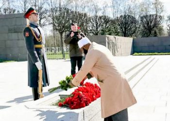 Governor Bago Commemorates World War II Victims at Piskaryovskoye Memorial Cemetery in St. Petersburg.