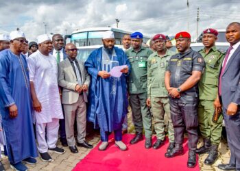 Governor Bago Distributes Operational Vehicles to State Officials and Security Agencies in Niger State. 