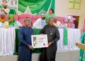 NANISS Abu Zaria Honors Alhaji Abdullahi Wasagi (FCNA) as Digital Financial Expert of the Year. 