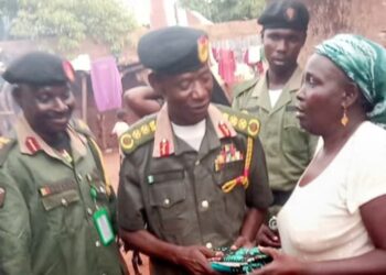 CFP/FMN Commandant General Visits Flood Victims in Mokwa,Donates Relief Materials. 