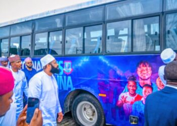 Governor Umaru Bago Donates 40-Seater Bus to Niger Tornadoes Football Club. 