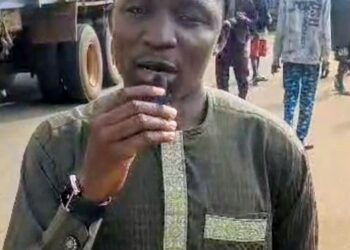 Niger Youth in Ibeto Block Federal Road to Demand Government Action Amid Rising Banditry Concerns.