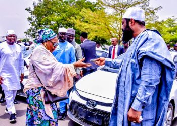 Farmer Governor Bago Distributes Over 100 Vehicles to Government Officials