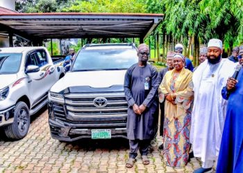 Governor Bago Donates Vehicles to Management Staff of AKUM